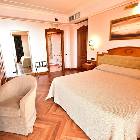 Palazzo Rosenthal Vesuview Hotel & Resort-2